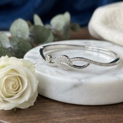 The Infinity Knot Pavé Bracelet