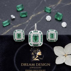 925 Sterling Silver Emerald Green Geometric Halo Set