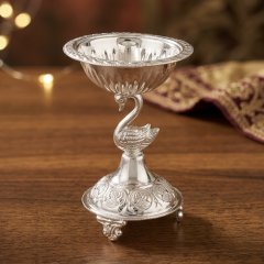The Swan-Inspired Standing Vaat Diya: A Symphony of Divine Light